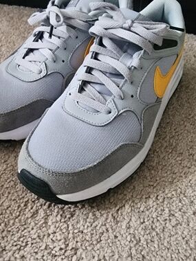 Nike Men’s Light Gray & Yellow Low-Top Sneaker 10.5